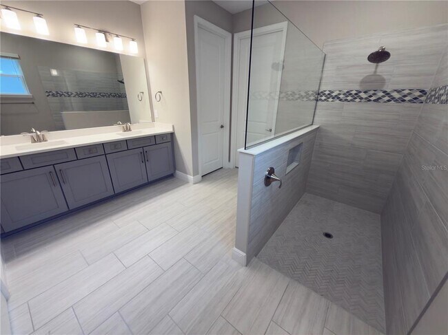 Building Photo - 2133 Divot Dr