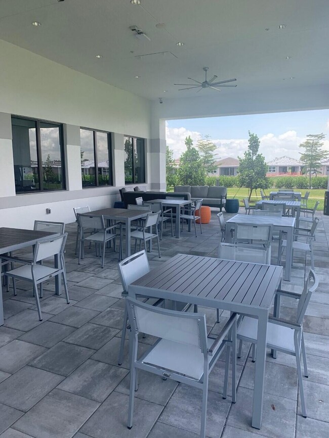 Building Photo - 11643 SW Moon River Way