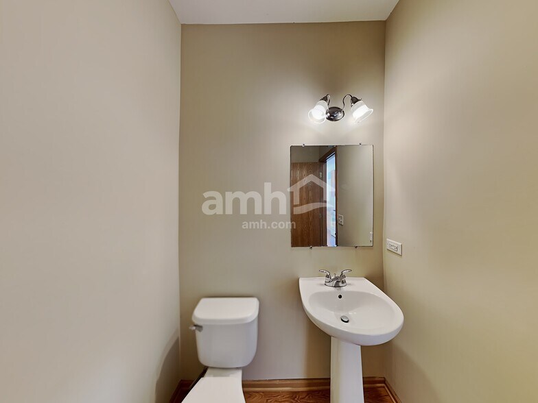 Building Photo - 39861 Waterloo Dr