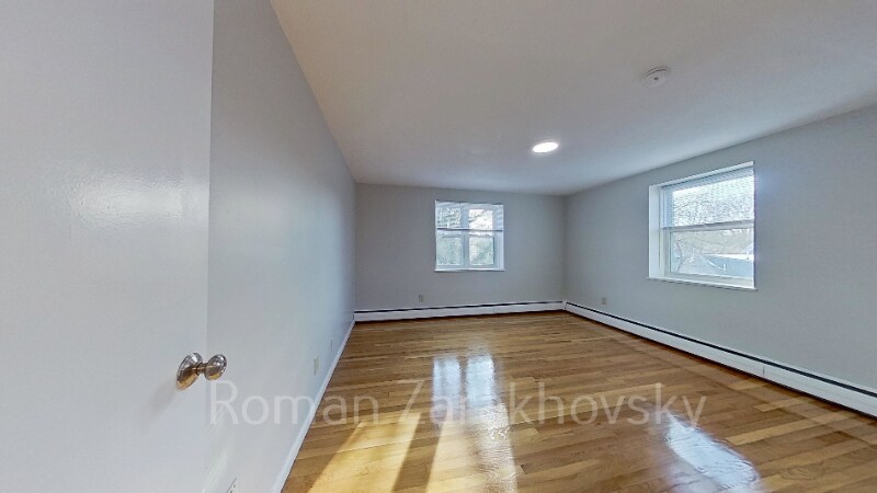 Building Photo - 112 Babcock St