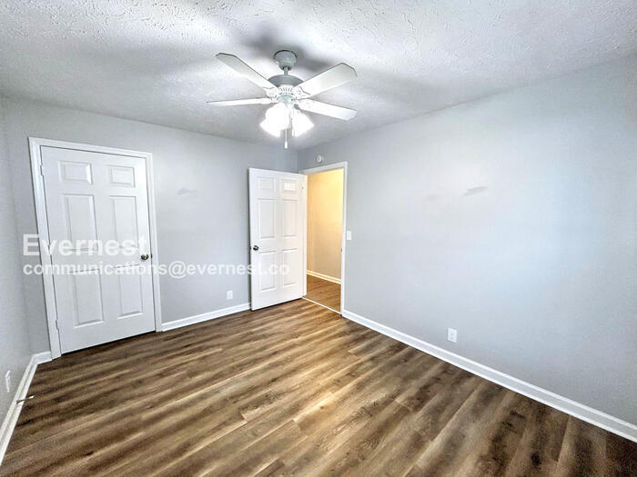 Building Photo - 405 Pleasant Run Rd