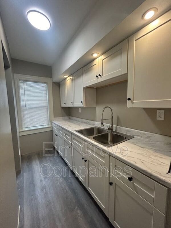 Building Photo - 182 Hall St