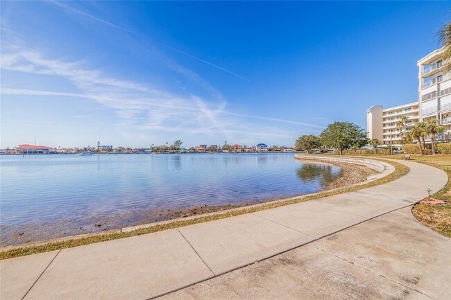 Building Photo - 7902 Sailboat Key Blvd S