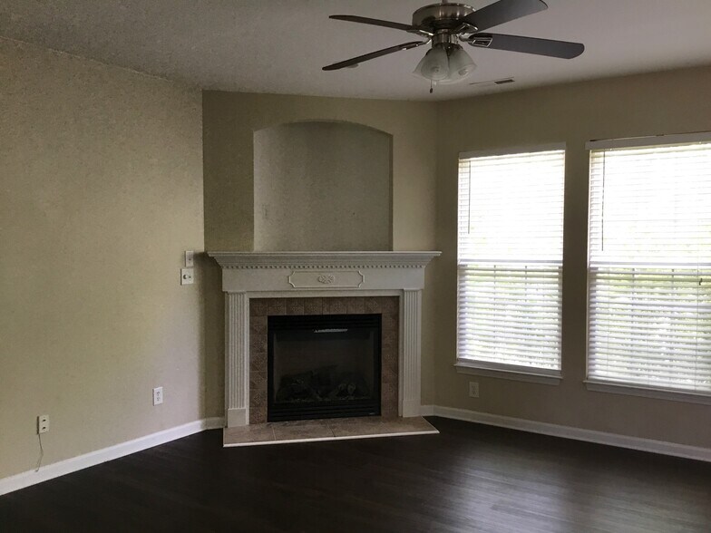Building Photo - 615 Upwey Ct