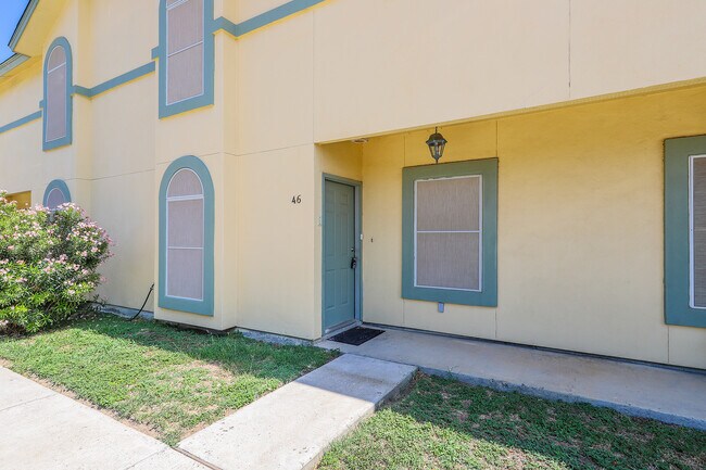 Building Photo - 1000 Ranchway Dr