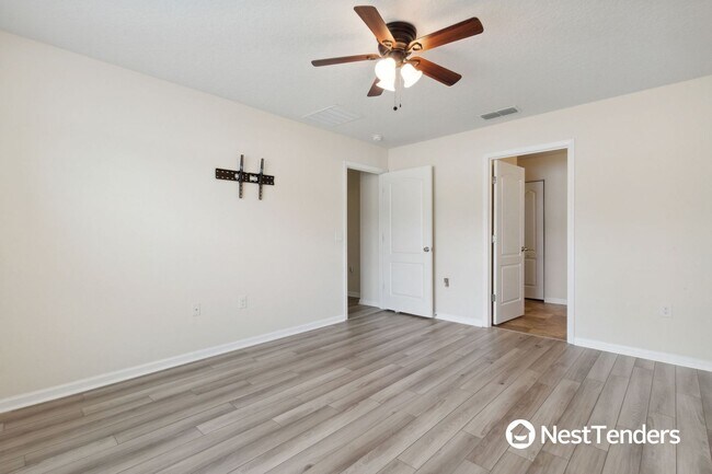 Building Photo - Four Bedroom Just Off Amelia Concourse!
