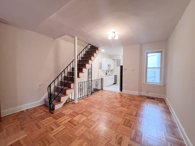 Building Photo - 419 S 17th St