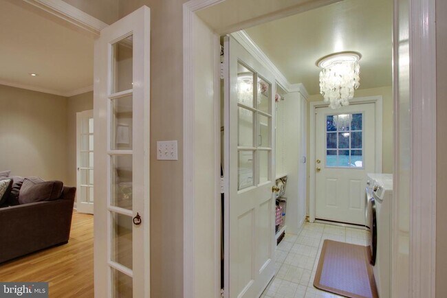 Building Photo - 2210 Boxmere Rd