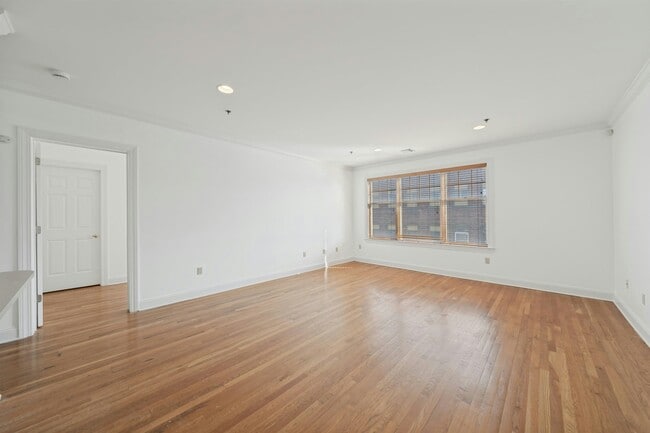 Building Photo - 82 Clinton St