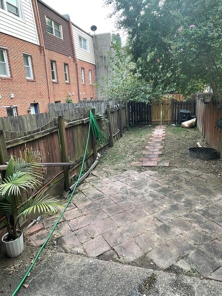 Building Photo - 737 McHenry St