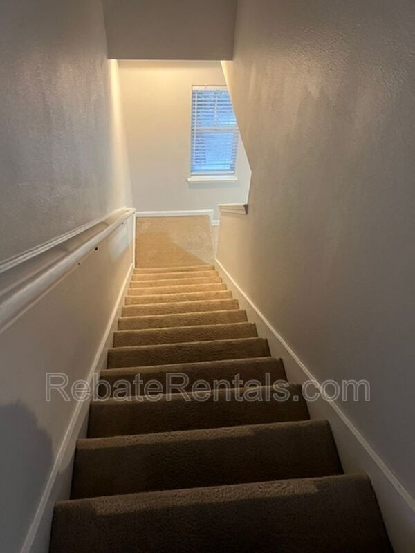 Building Photo - 824 Black Cherry Dr S