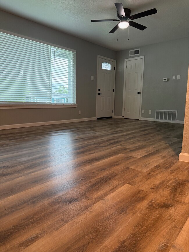 Building Photo - 12 Pershing Dr