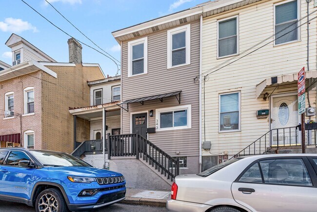 Building Photo - Freshly Renovated 2 Bedroom in Bloomfield available NOW!