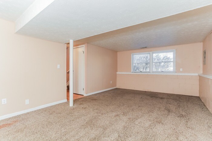 Building Photo - 2763 Quaker Ct