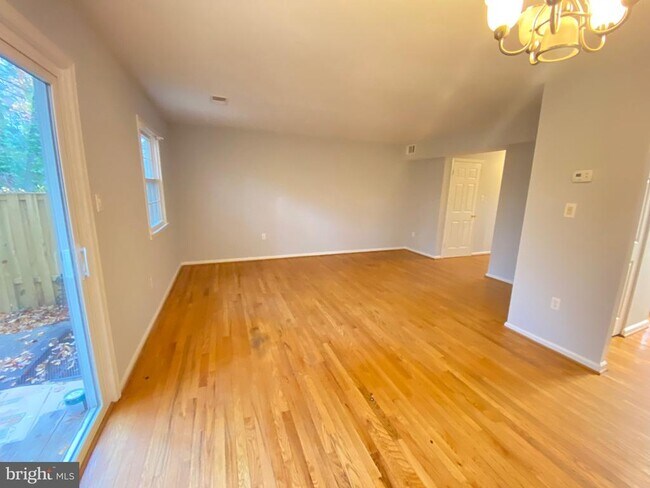 Building Photo - 9244 Sprucewood Rd