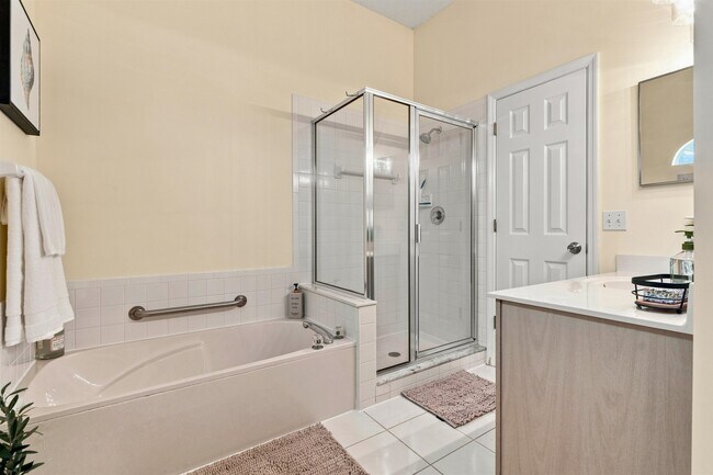 Building Photo - 233 Kingston Dr