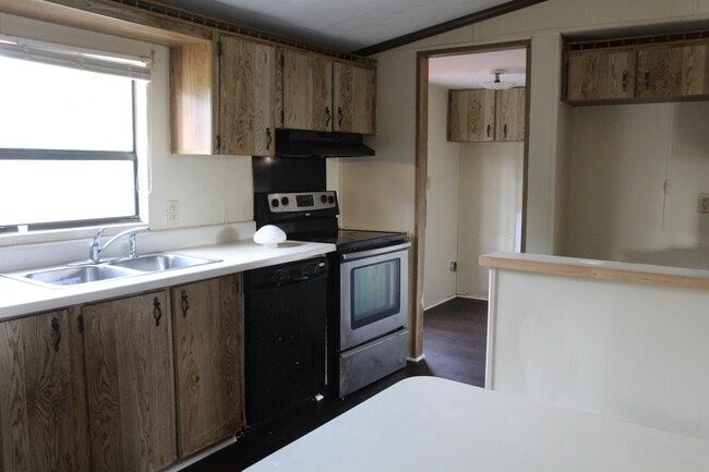 Building Photo - 609 Sapling Ln