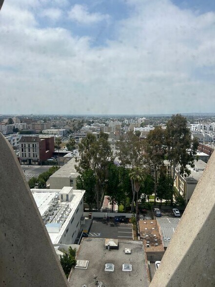 Building Photo - 2404 Wilshire Blvd