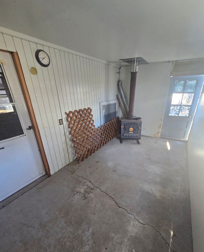 Building Photo - 909 Cale Ave