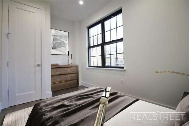 Building Photo - Stunning Brand New 2 BED with W/D in unit!