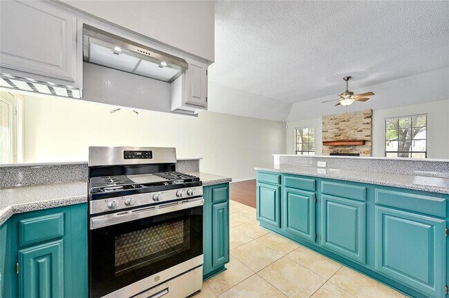 Building Photo - 2504 Spring Wagon Ln