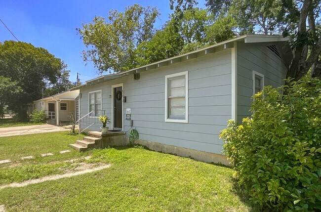 Building Photo - 613 N 22nd St