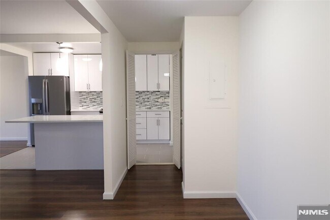 Building Photo - 1600 Center St