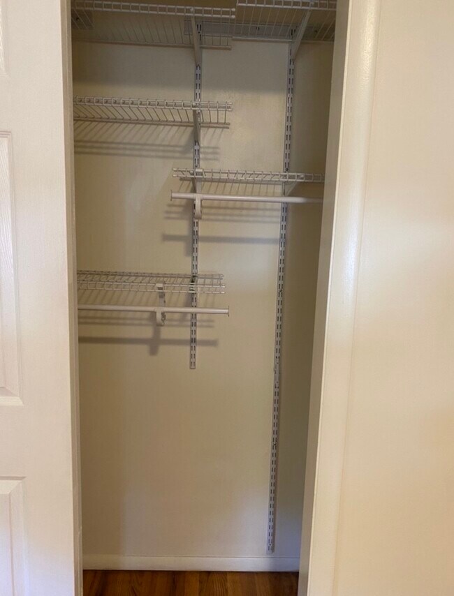 Building Photo - 3 Leslie Ct