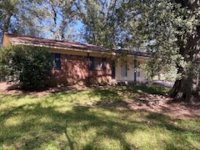 Primary Photo - 1954 Longwood Dr