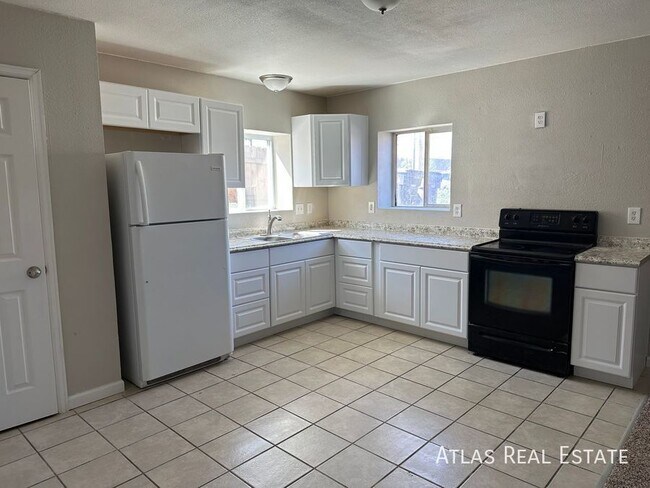 Building Photo - 4650 Vine St