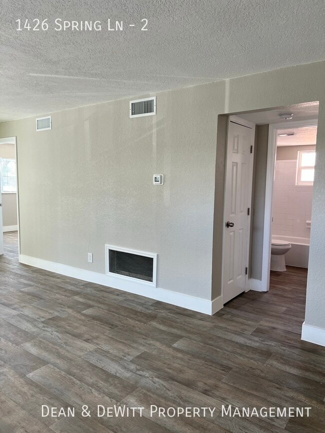 Building Photo - 1426 Spring Ln