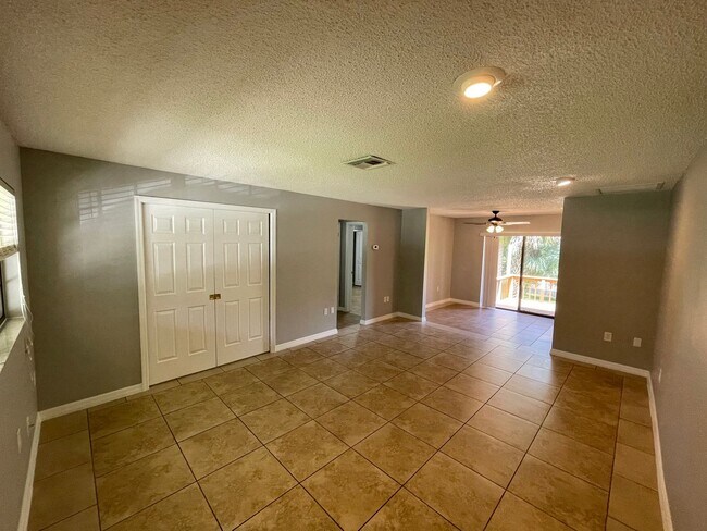 Building Photo - Clayton Duplex