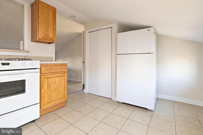 Building Photo - 1305 Sylvan Dr