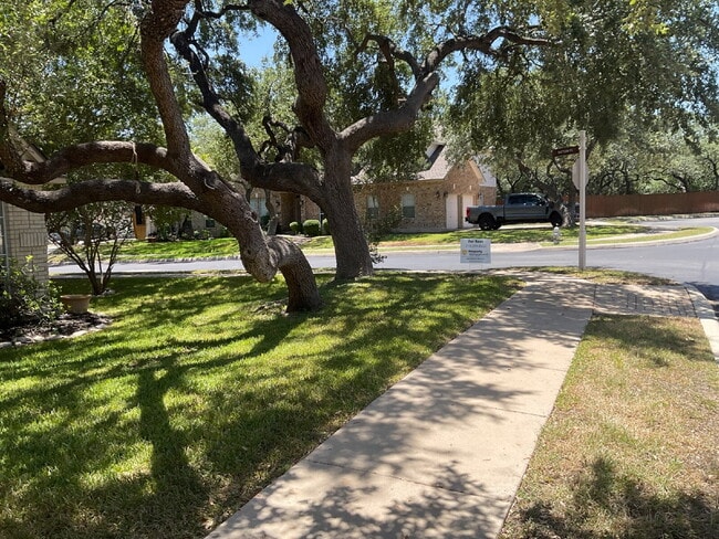 Building Photo - 4 Bedroom Oasis with Pool, Close to Milita...