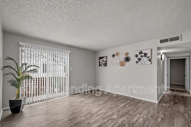 Building Photo - 306 Kings Way Dr