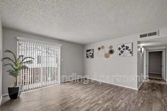 Building Photo - 304 C Kings Way Dr