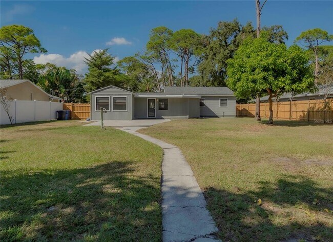 Building Photo - 1420 Alhambra Way S