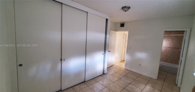 Building Photo - 1925 Madison St