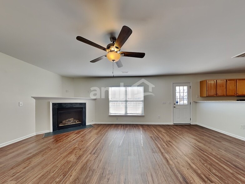 Building Photo - 3007 Crusades St