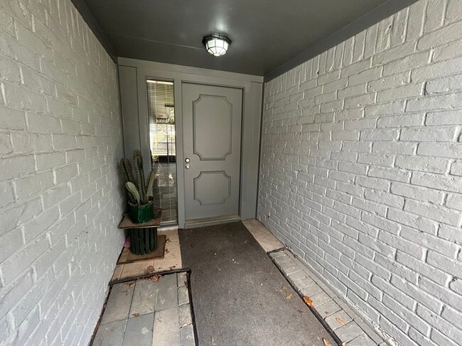 Main Entry - 22011 Grand Forks Dr