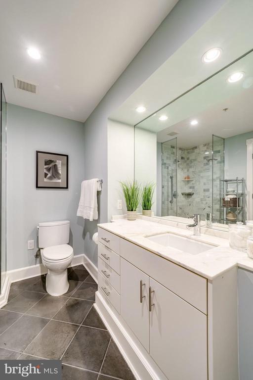 Building Photo - 910 Powhatan St