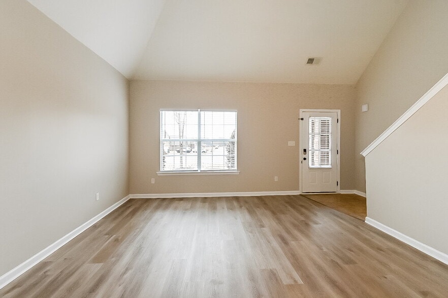 Building Photo - 663 Buttermilk Dr