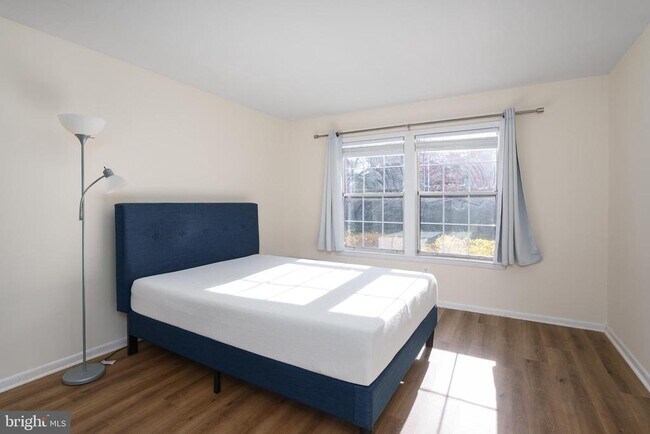 Building Photo - 206 Salem Ct