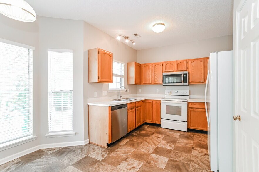 Building Photo - 8914 Clifton Meadow Dr