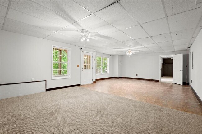 Building Photo - 194 Lake Ruby Dr