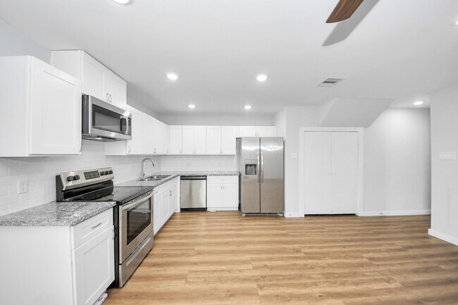 Building Photo - 6609 Bacher St