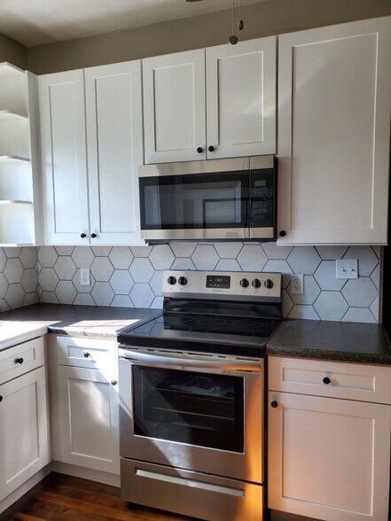 Building Photo - 1722 Chapman Ave SW