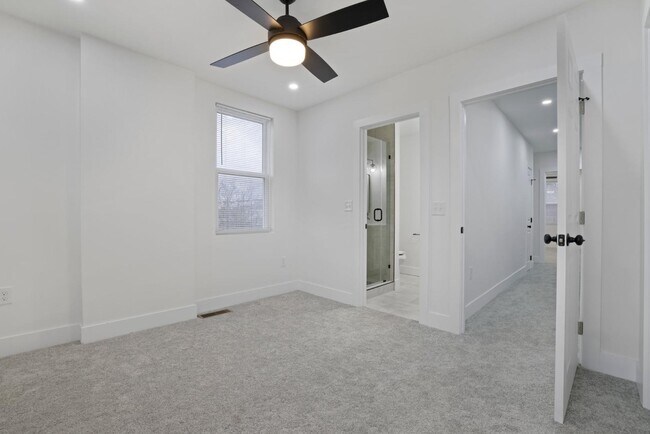 Building Photo - 272 S 22nd St