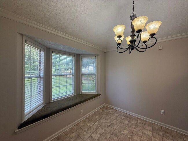 Building Photo - 3 bed, 2 bath in Arlington/Lakeland area