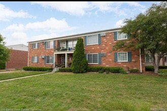 Building Photo - Charming 2-Bedroom Condo – $1,150/month In...